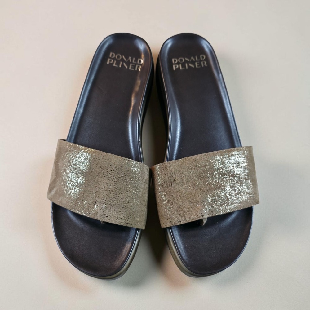 Donald Pliner Fiji Sandals Slide Thong  Brown Bronze Womens Size 7 M New.